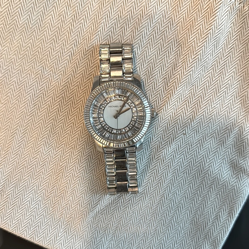 Was a runway piece, unique and you will not find it again!!